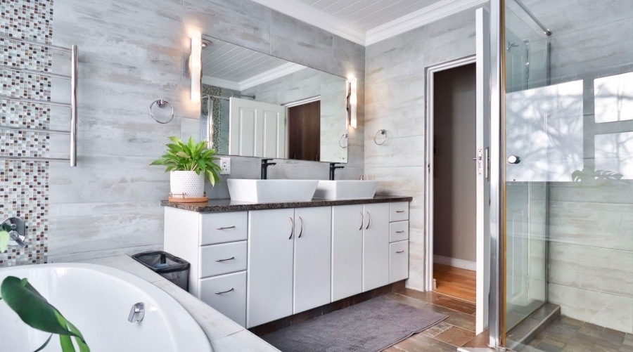 5 Bedroom Property for Sale in Bergsig Western Cape